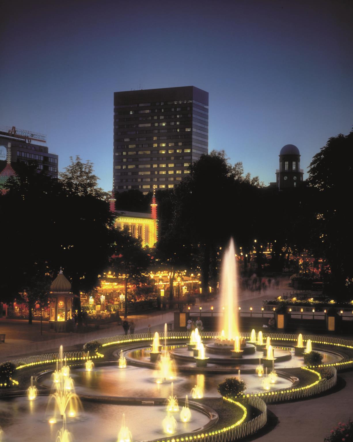 ラディソン コレクション ロイヤル ホテル コペンハーゲン エクステリア 写真 Fountains at the central square