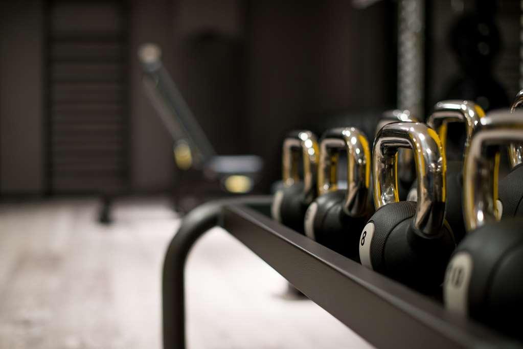 ラディソン コレクション ロイヤル ホテル コペンハーゲン 設備 写真 A rack of kettlebells
